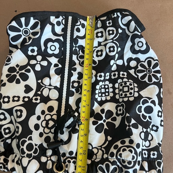 Lesportsac Black White Floral Drawstring Flap Snap Buckle Closure Medium Size - Picture 6 of 8